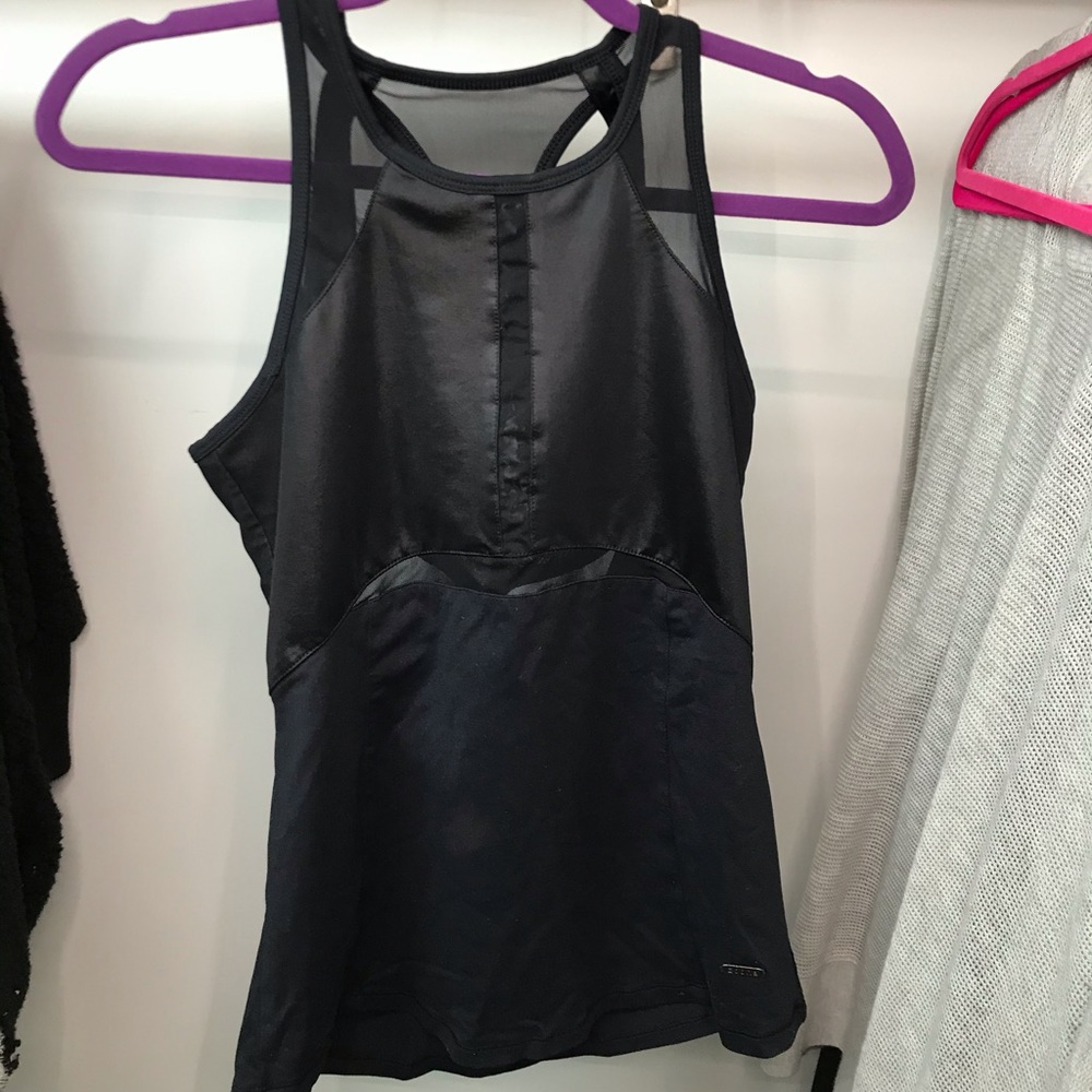 Black work out tank top